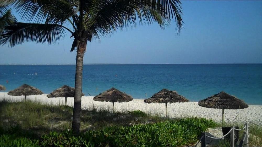 Sibonne Beach Hotel Грейс Бей Екстериор снимка