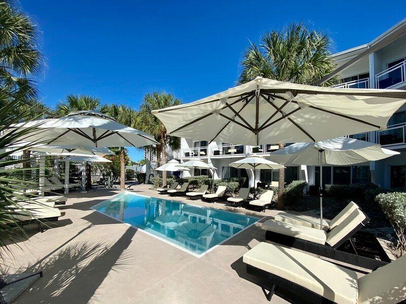 Sibonne Beach Hotel Грейс Бей Екстериор снимка