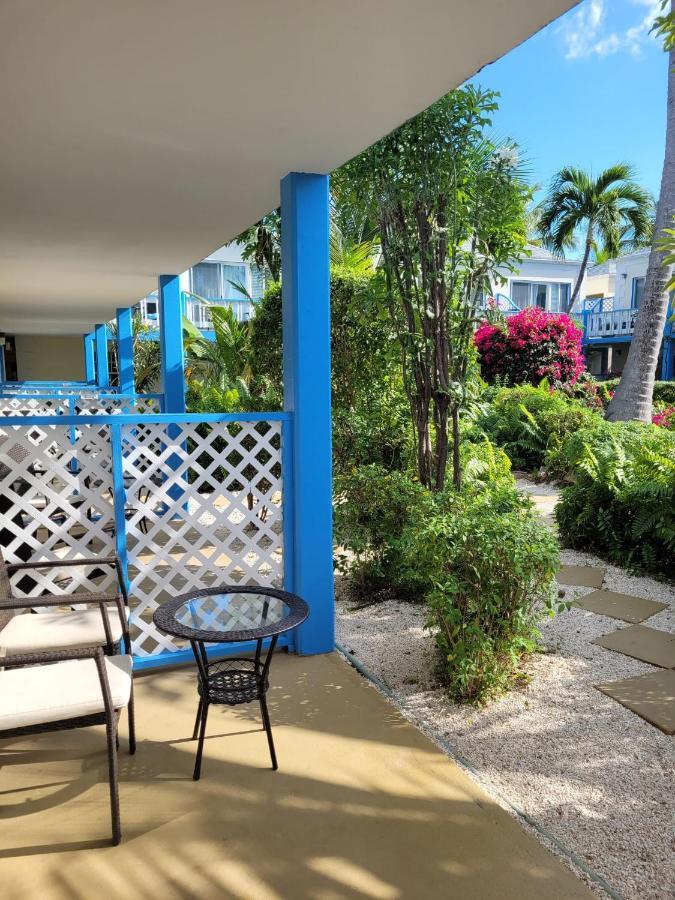 Sibonne Beach Hotel Грейс Бей Екстериор снимка