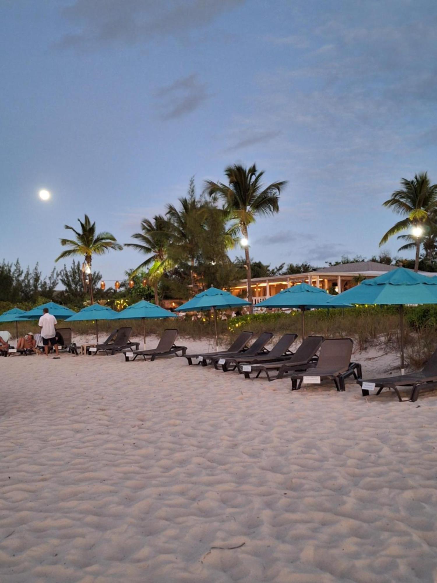 Sibonne Beach Hotel Грейс Бей Екстериор снимка