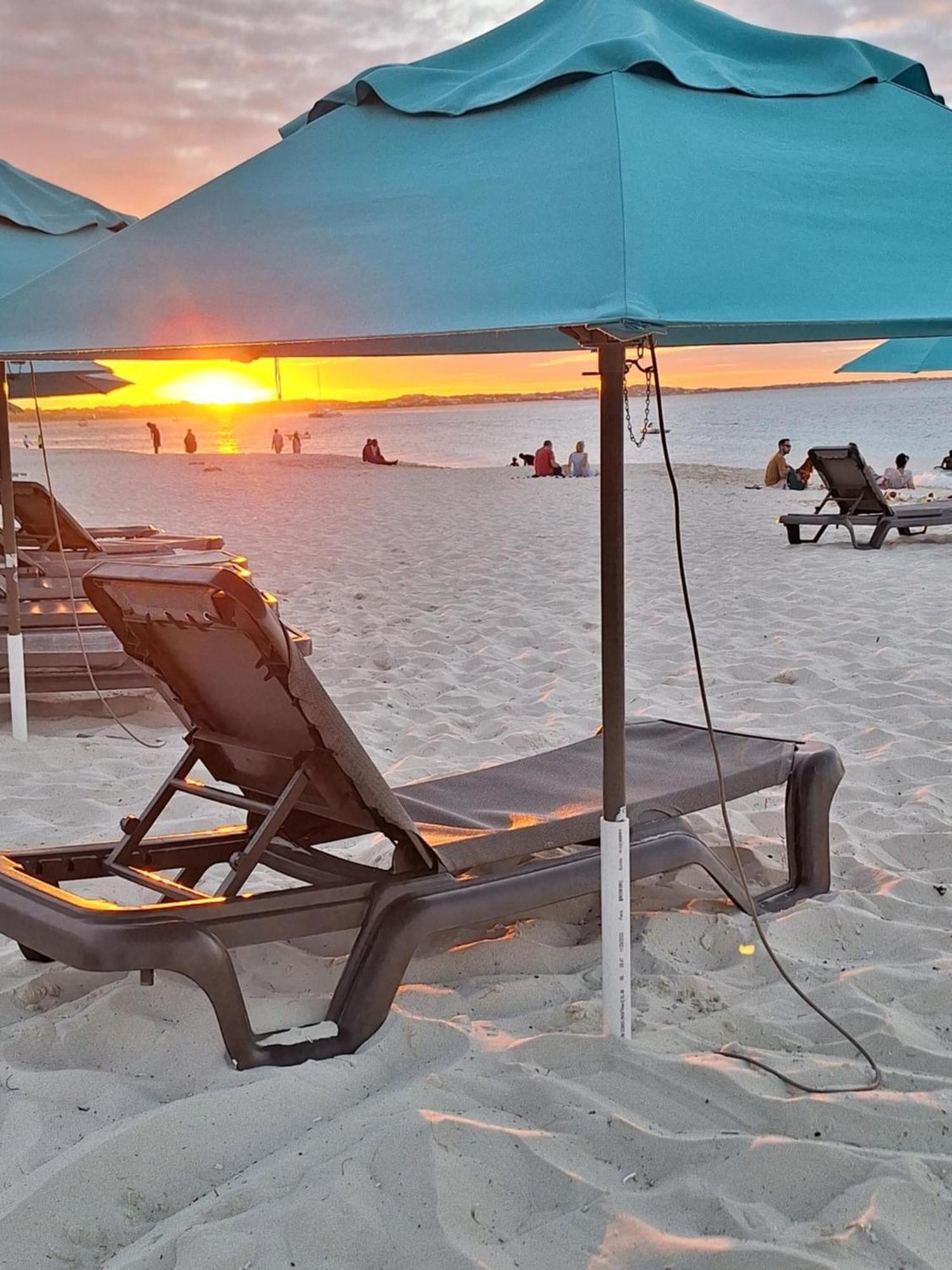 Sibonne Beach Hotel Грейс Бей Екстериор снимка