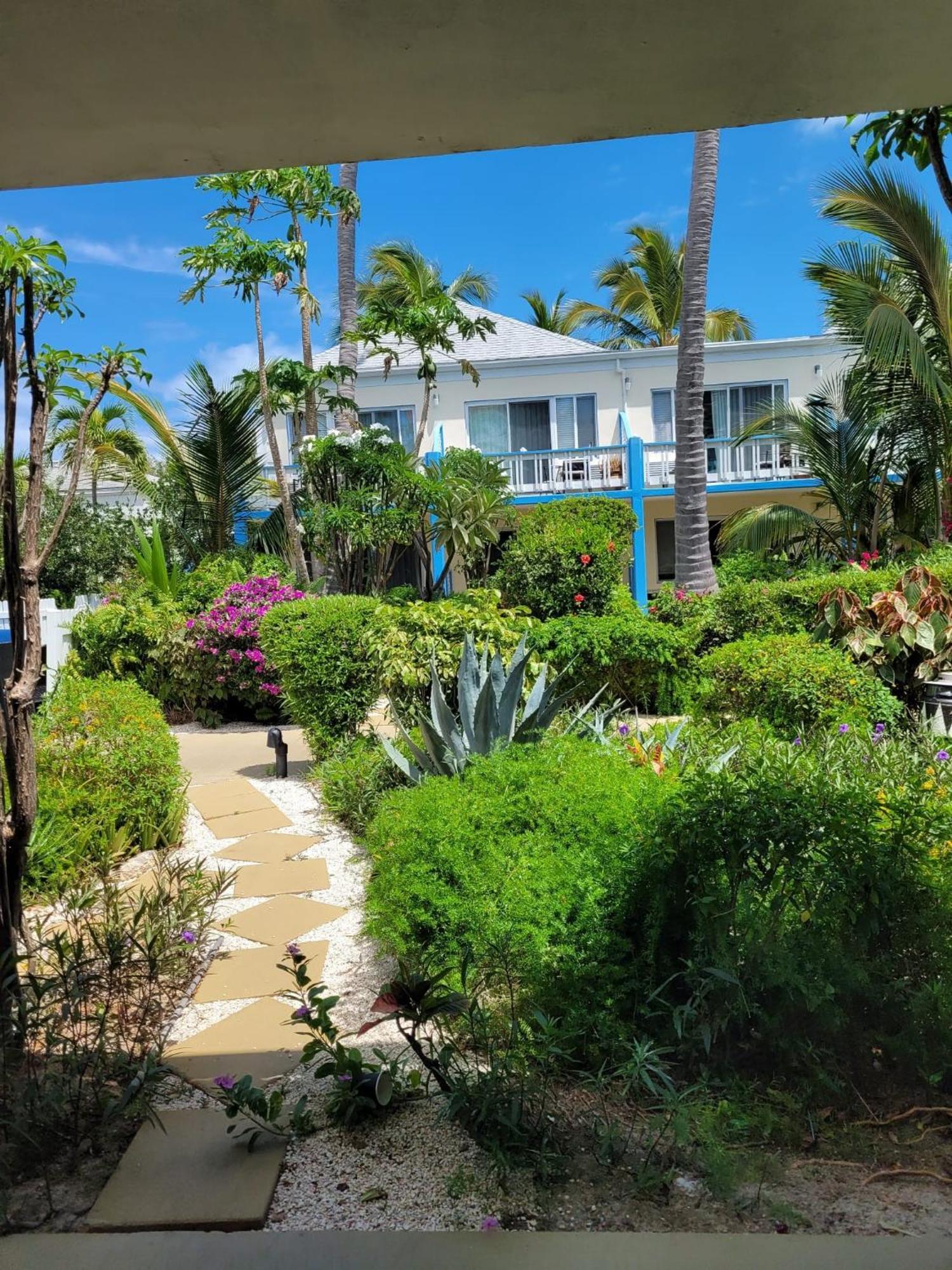 Sibonne Beach Hotel Грейс Бей Екстериор снимка