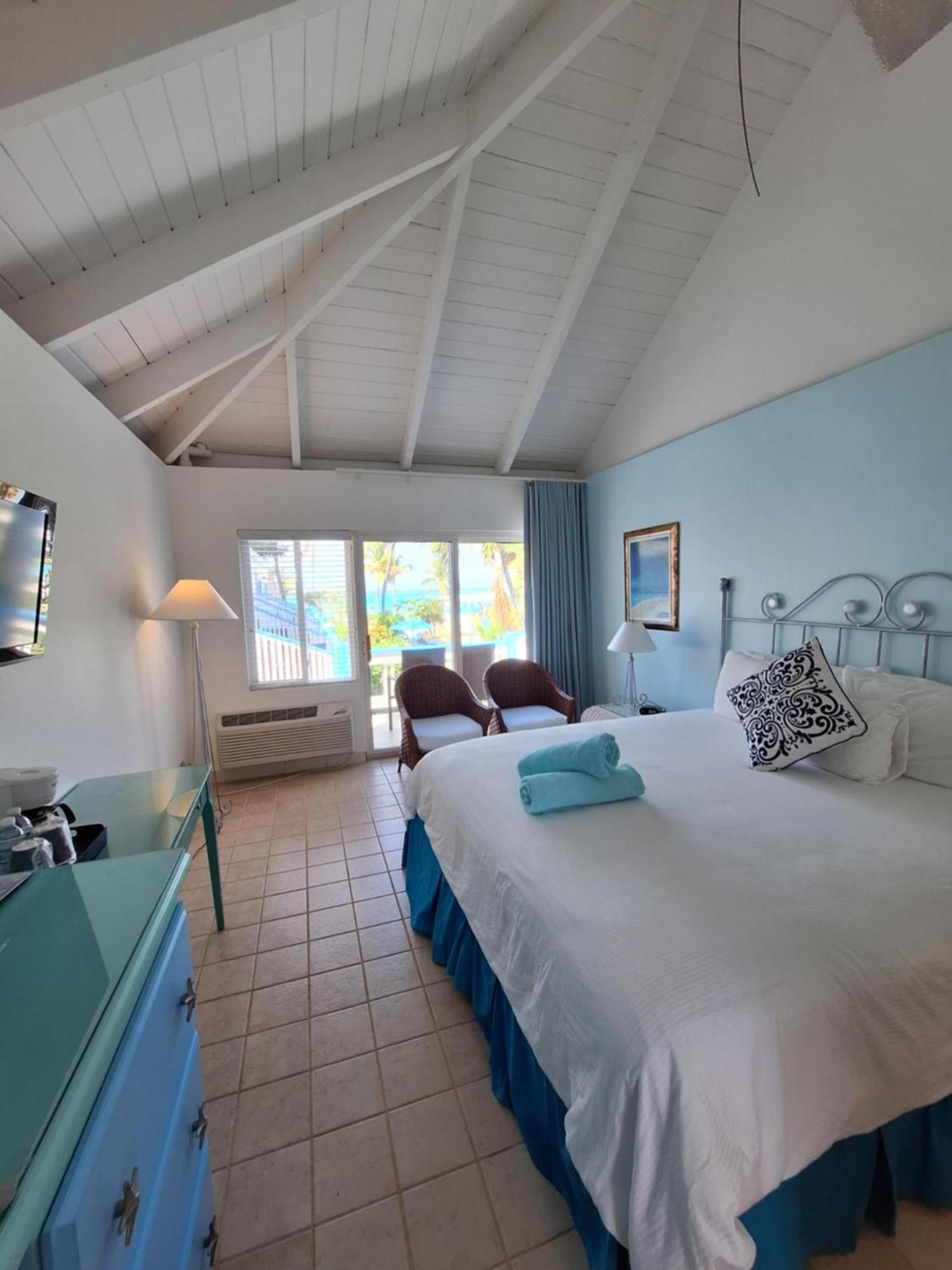 Sibonne Beach Hotel Грейс Бей Екстериор снимка