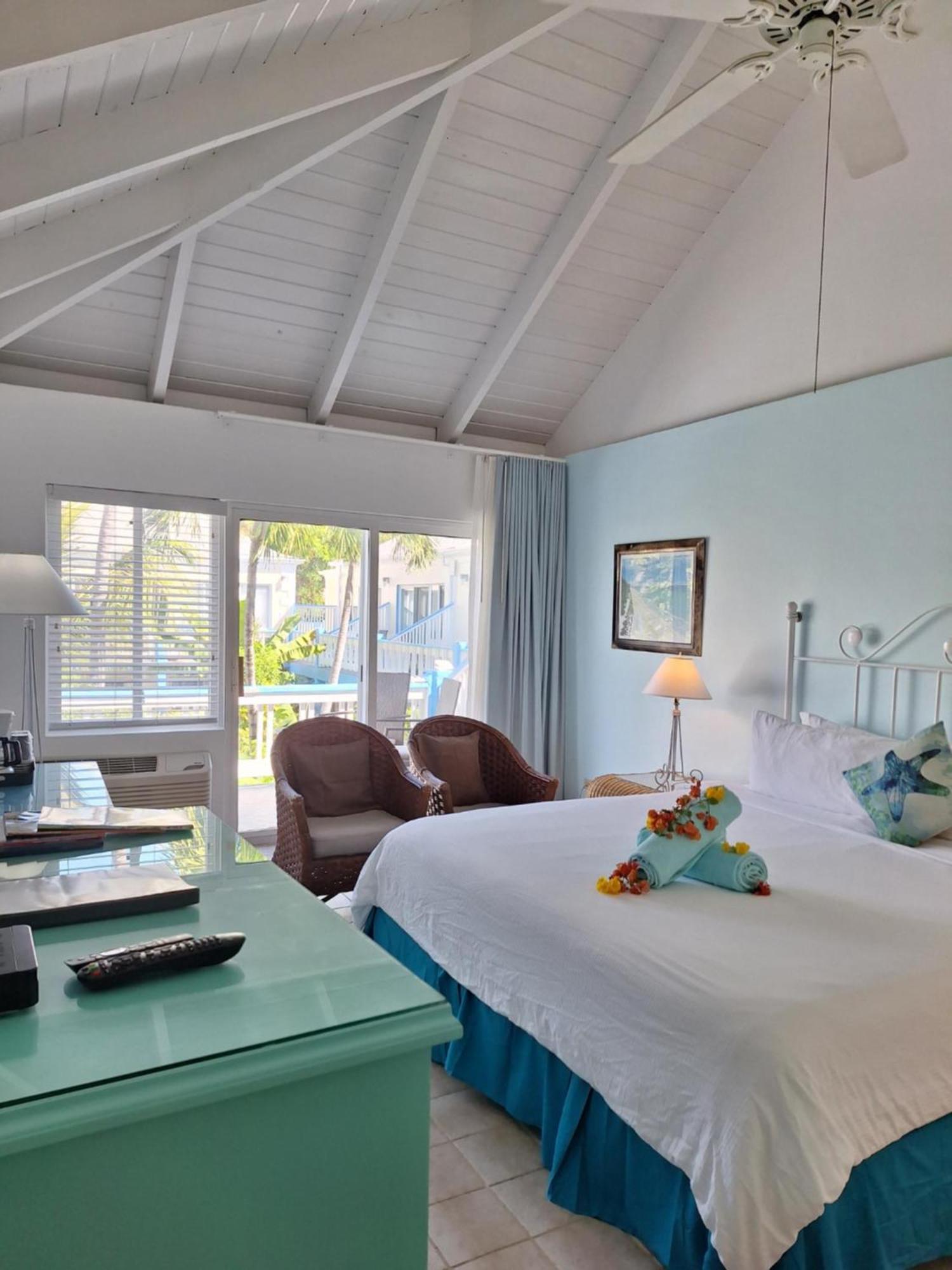 Sibonne Beach Hotel Грейс Бей Екстериор снимка