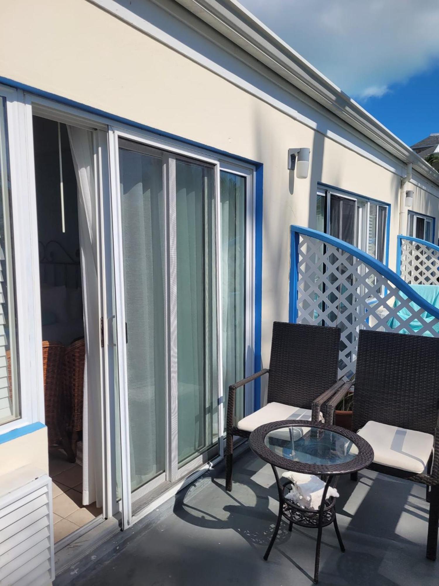 Sibonne Beach Hotel Грейс Бей Екстериор снимка