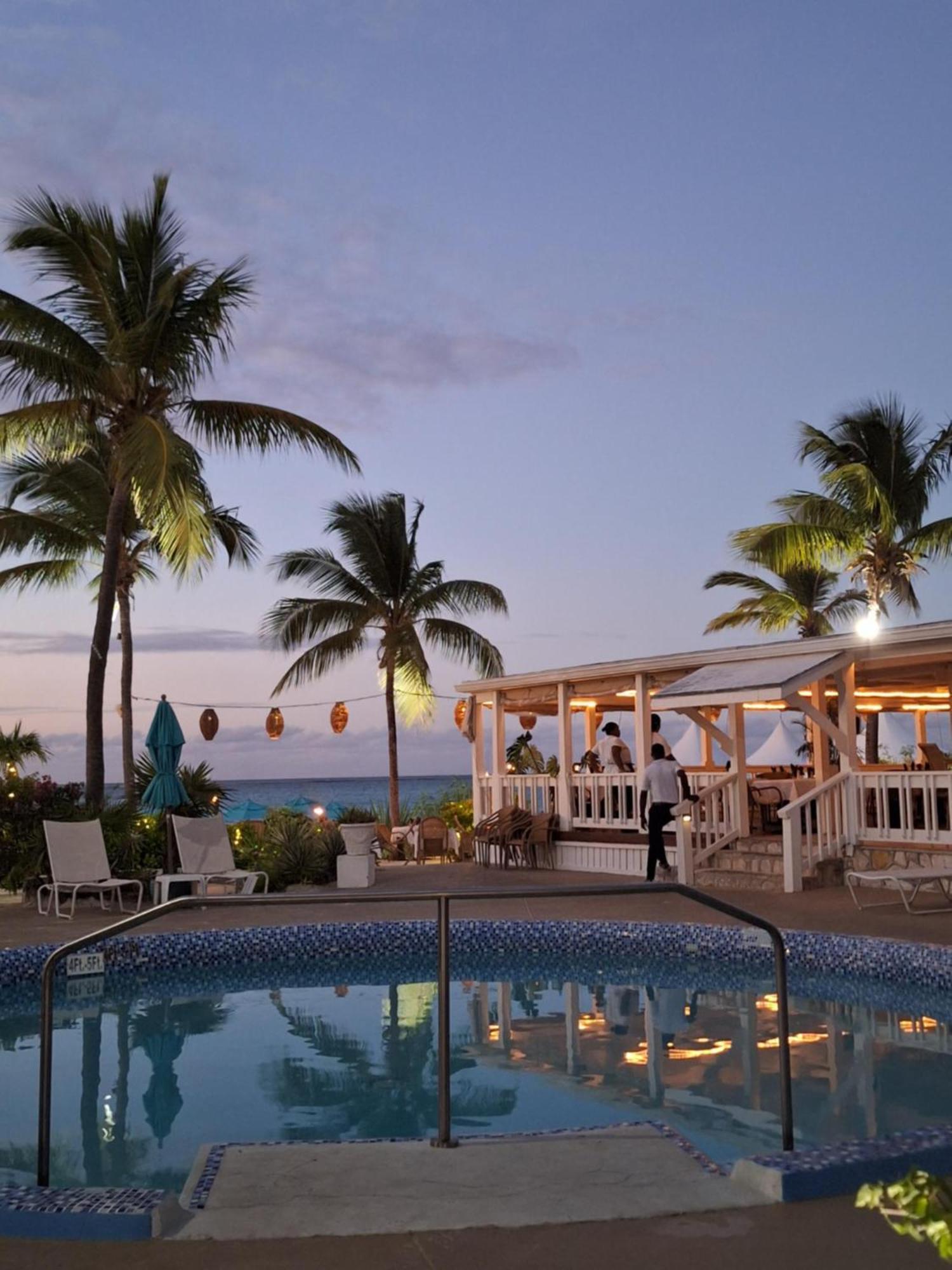 Sibonne Beach Hotel Грейс Бей Екстериор снимка