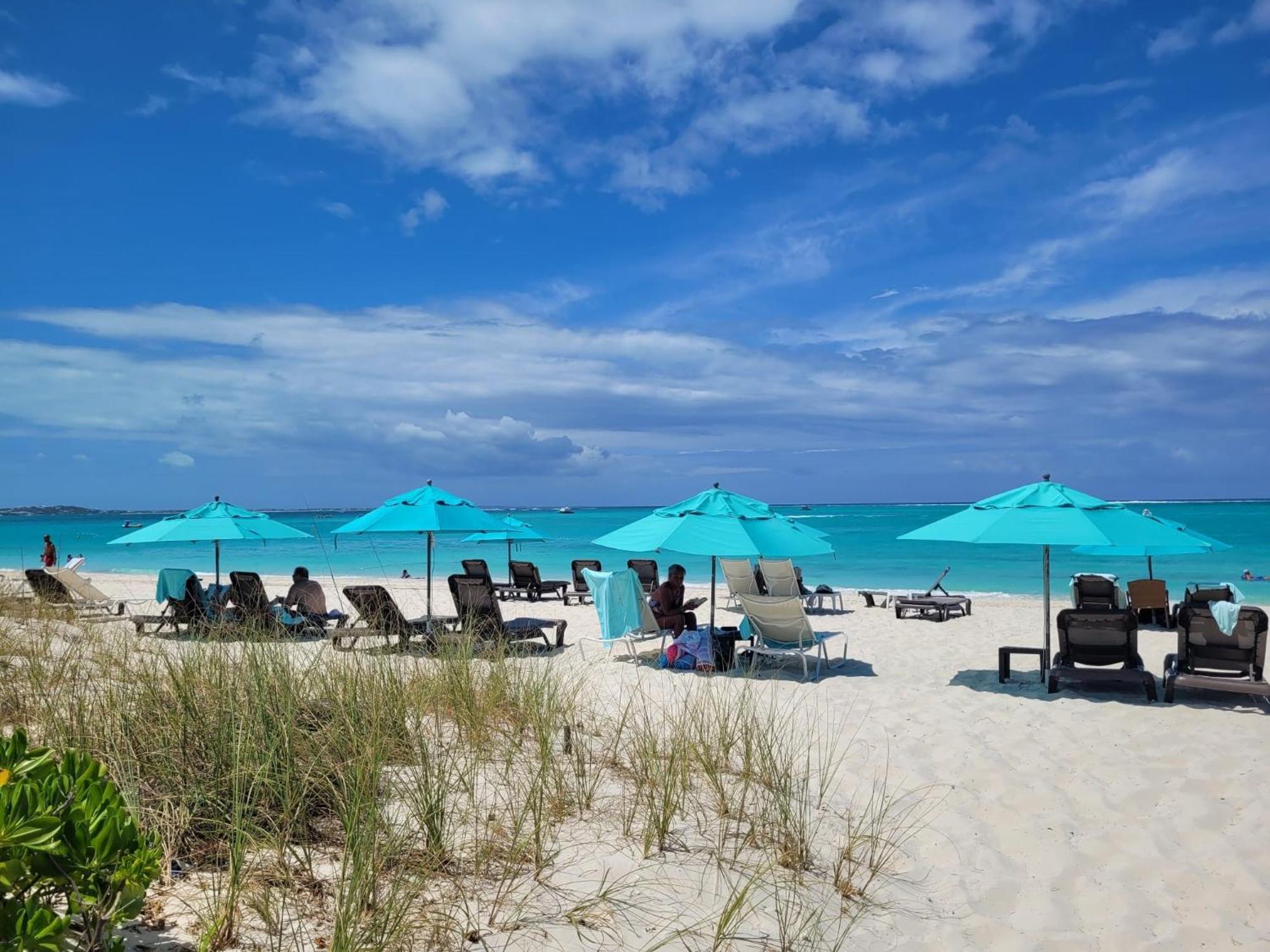 Sibonne Beach Hotel Грейс Бей Екстериор снимка