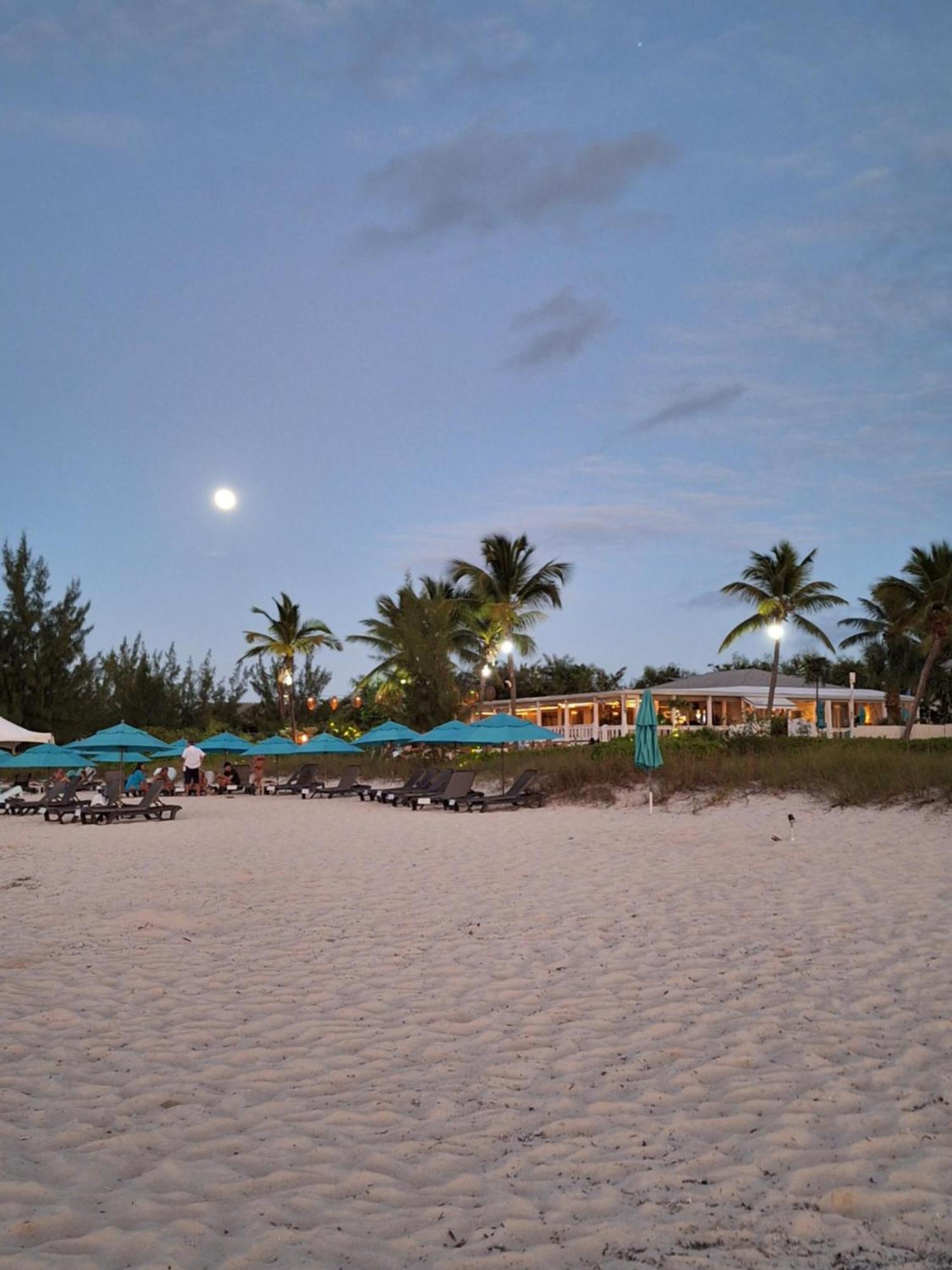 Sibonne Beach Hotel Грейс Бей Екстериор снимка