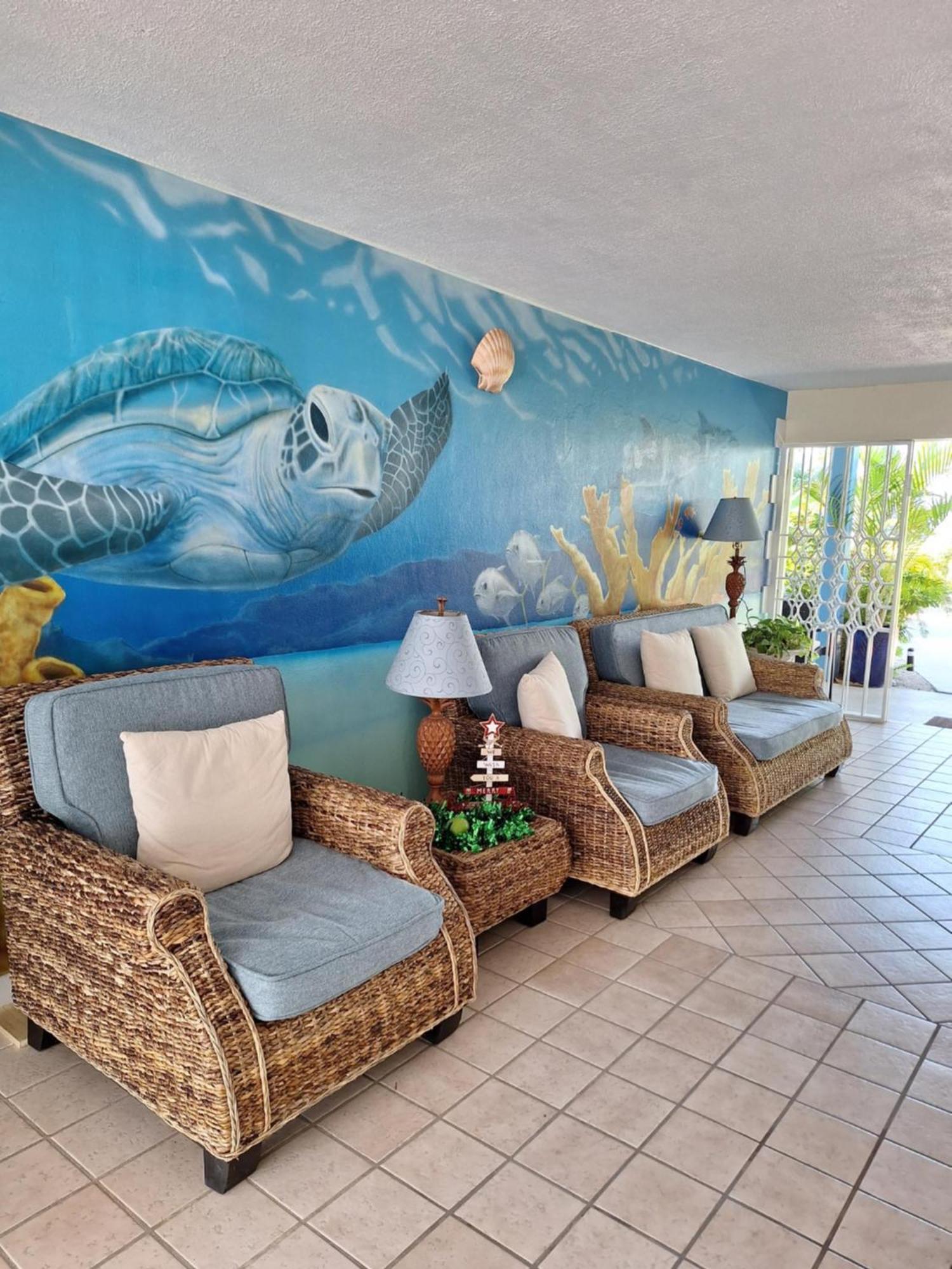 Sibonne Beach Hotel Грейс Бей Екстериор снимка