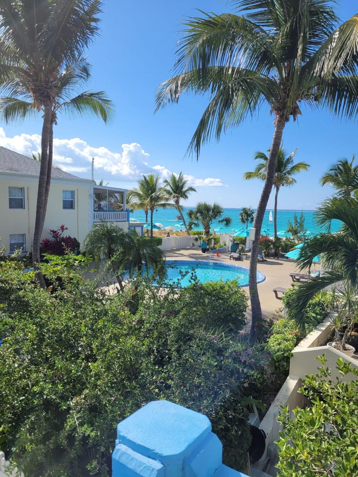 Sibonne Beach Hotel Грейс Бей Екстериор снимка