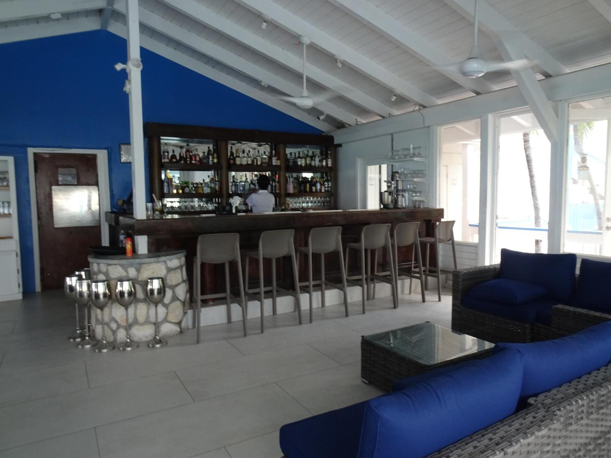 Sibonne Beach Hotel Грейс Бей Екстериор снимка