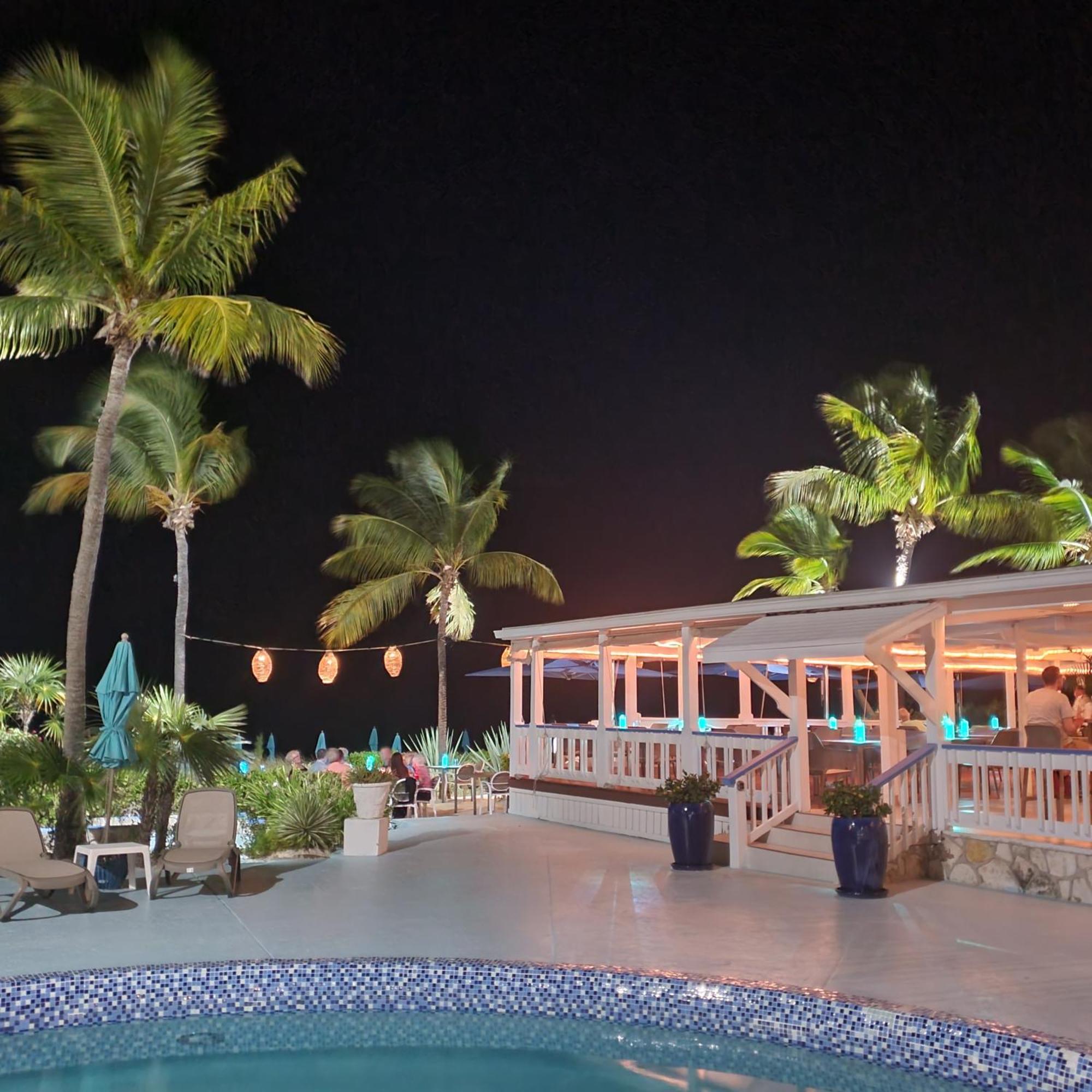 Sibonne Beach Hotel Грейс Бей Екстериор снимка