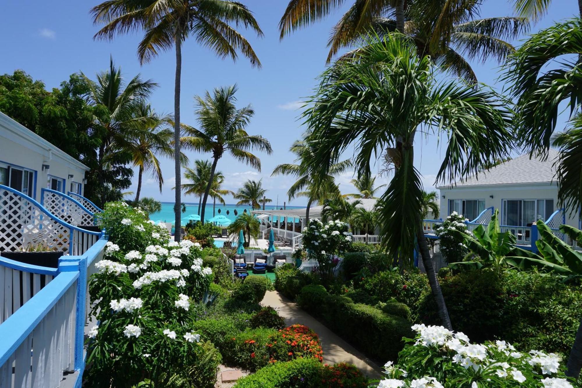Sibonne Beach Hotel Грейс Бей Екстериор снимка