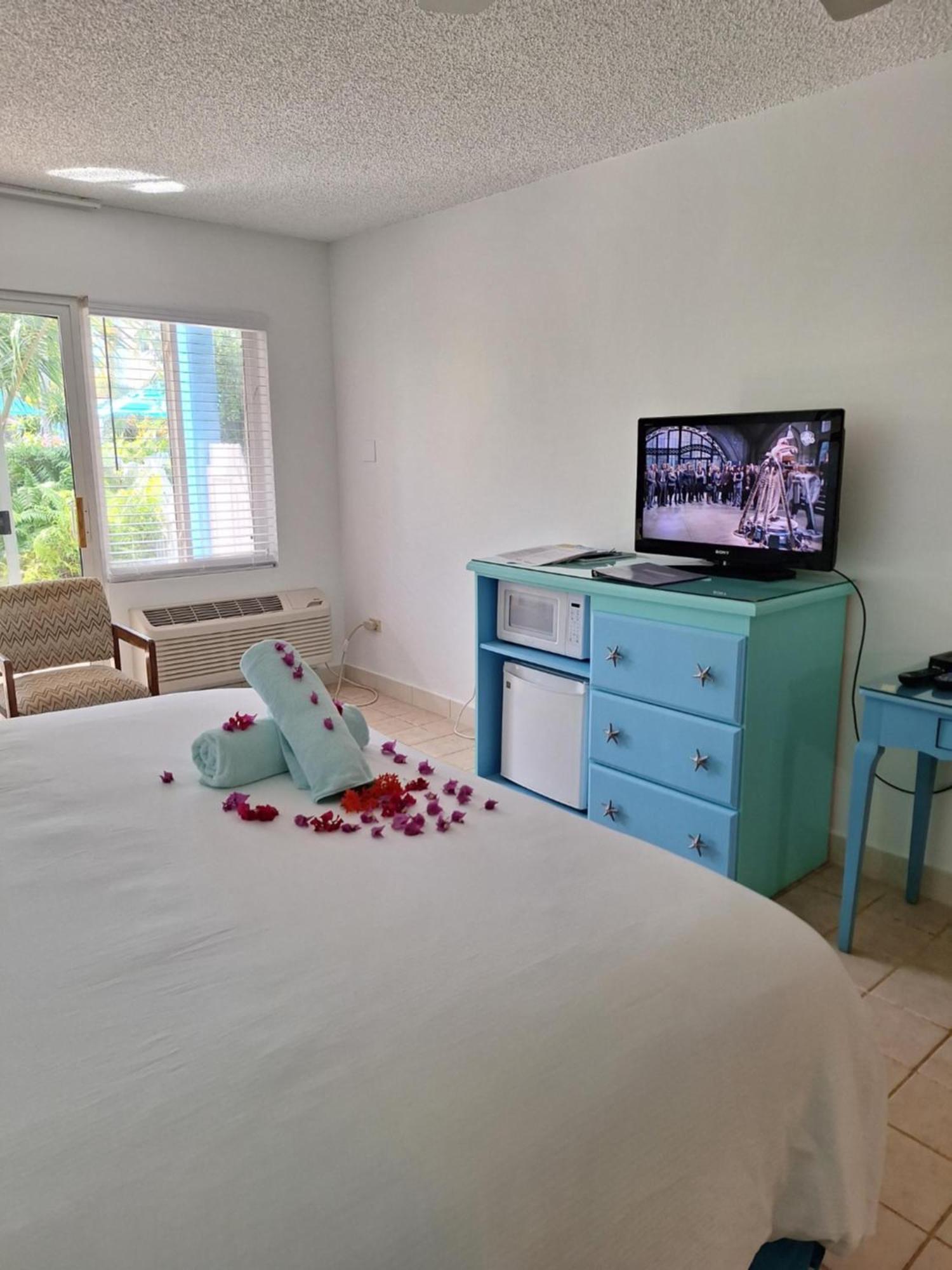 Sibonne Beach Hotel Грейс Бей Екстериор снимка
