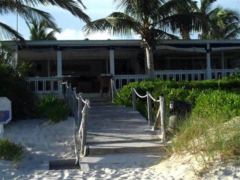 Sibonne Beach Hotel Грейс Бей Екстериор снимка